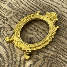 Kleines verziertes goldenes