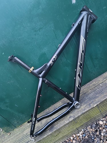 Pace 303 mountainbike - rc,