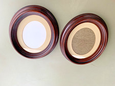 Zwei ovale Bilderrahmen